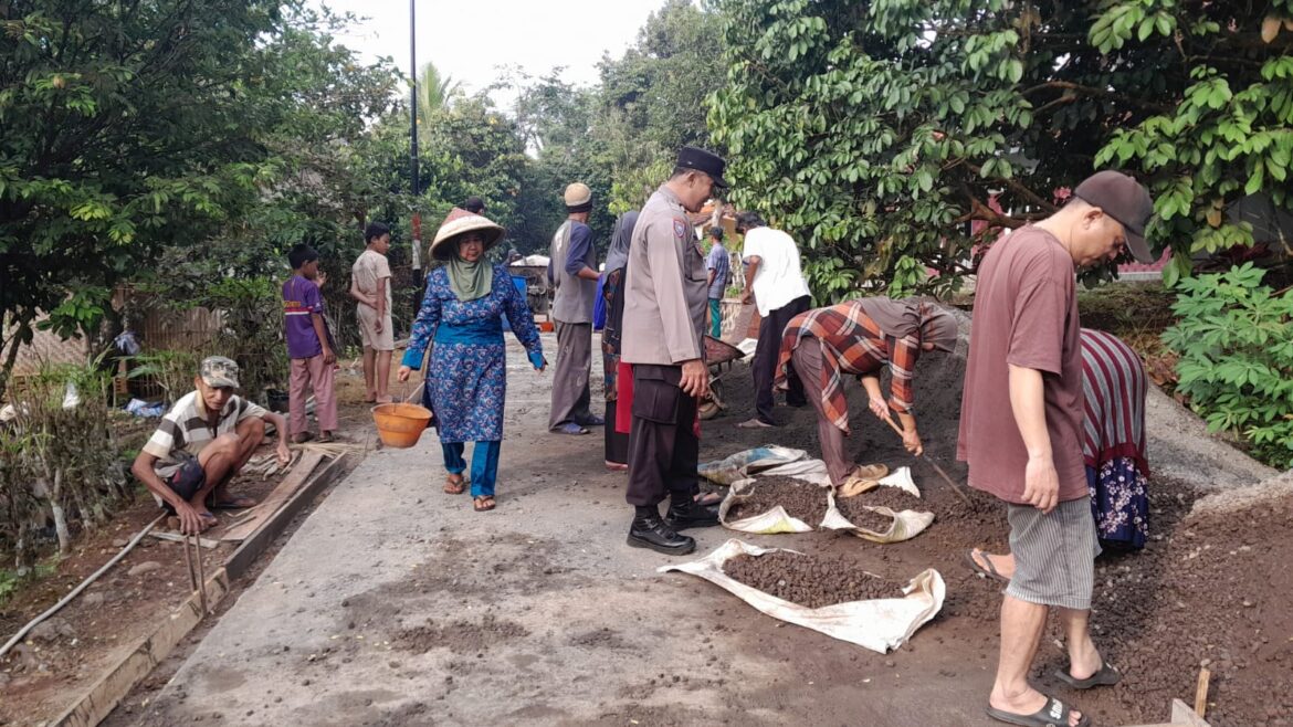 Perkuat Sinergitas, Polsek Cijeungjing Polres Ciamis Koorkom ke Warga Desa Karanganyar