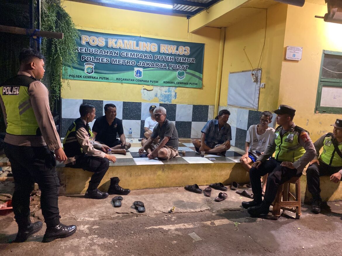 AKP Winarto Sambangi Pos Kamling Rw 03 Cempaka Putih Timur