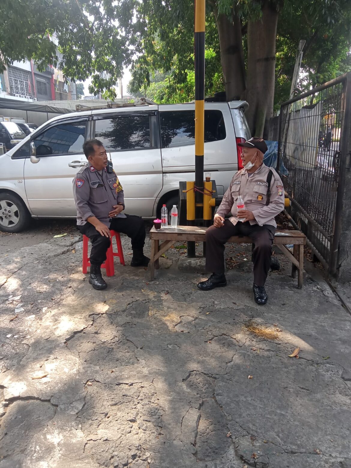 Bhabinkamtibmas Kelurahan Harapan Mulya Melakukan Kegiatan Cooling System
