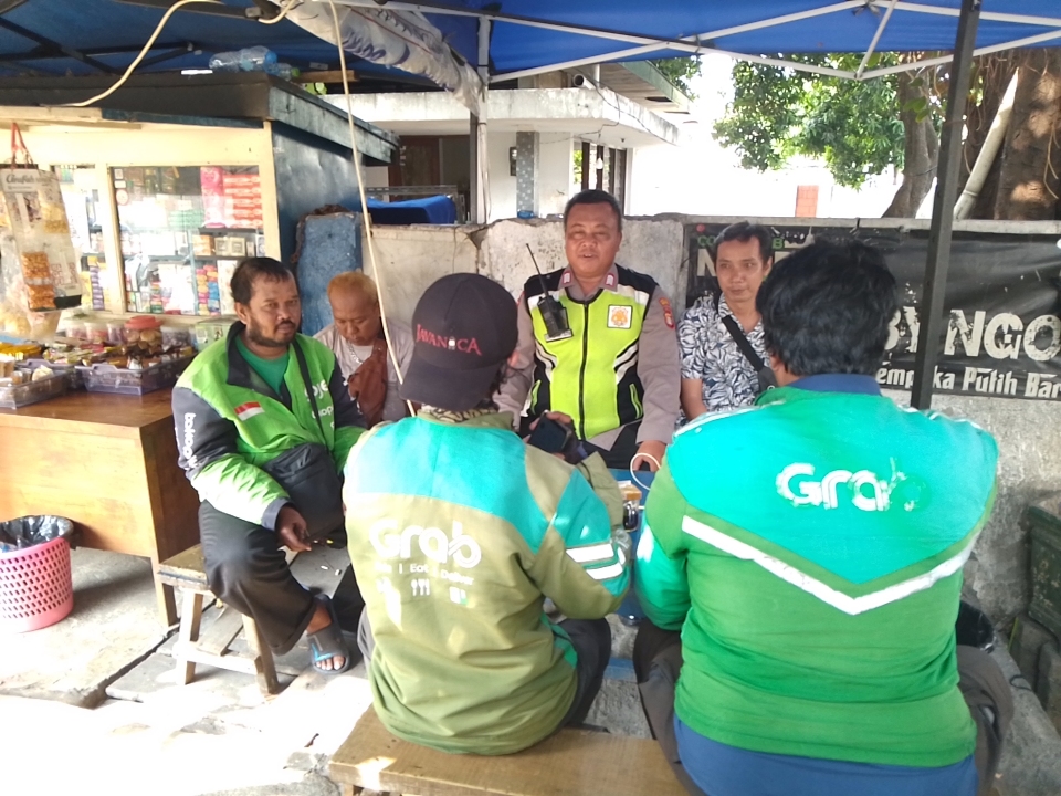 Bripka Suroto Berikan Himbauan Ke Komunitas Ojol