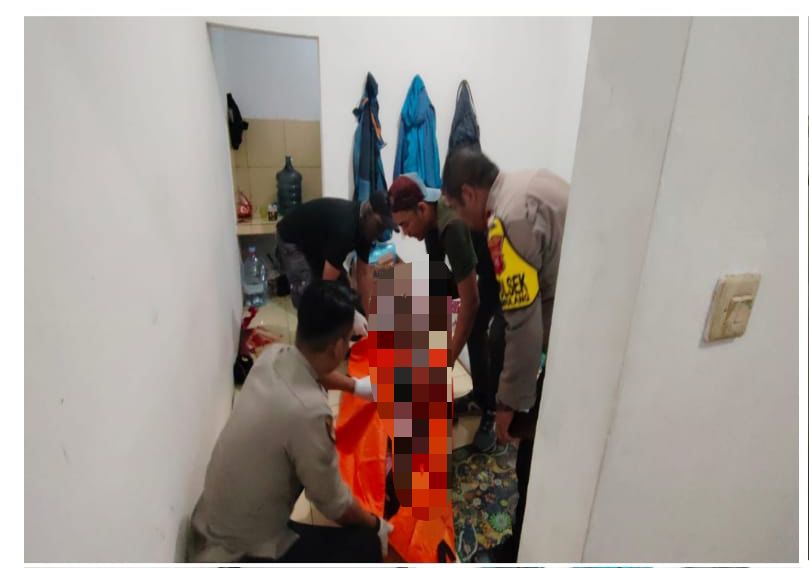 Polsek Cibungbulang Lakukan Olah TKP Investigasi Lanjut Terkait Penemuan Mayat di Rumah Kontrakan