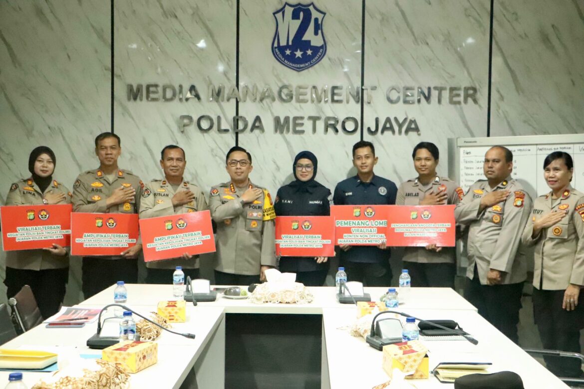 Tingkatkan Citra Positif Polri: Kabid Humas Polda Metro Jaya Berikan Penghargaan