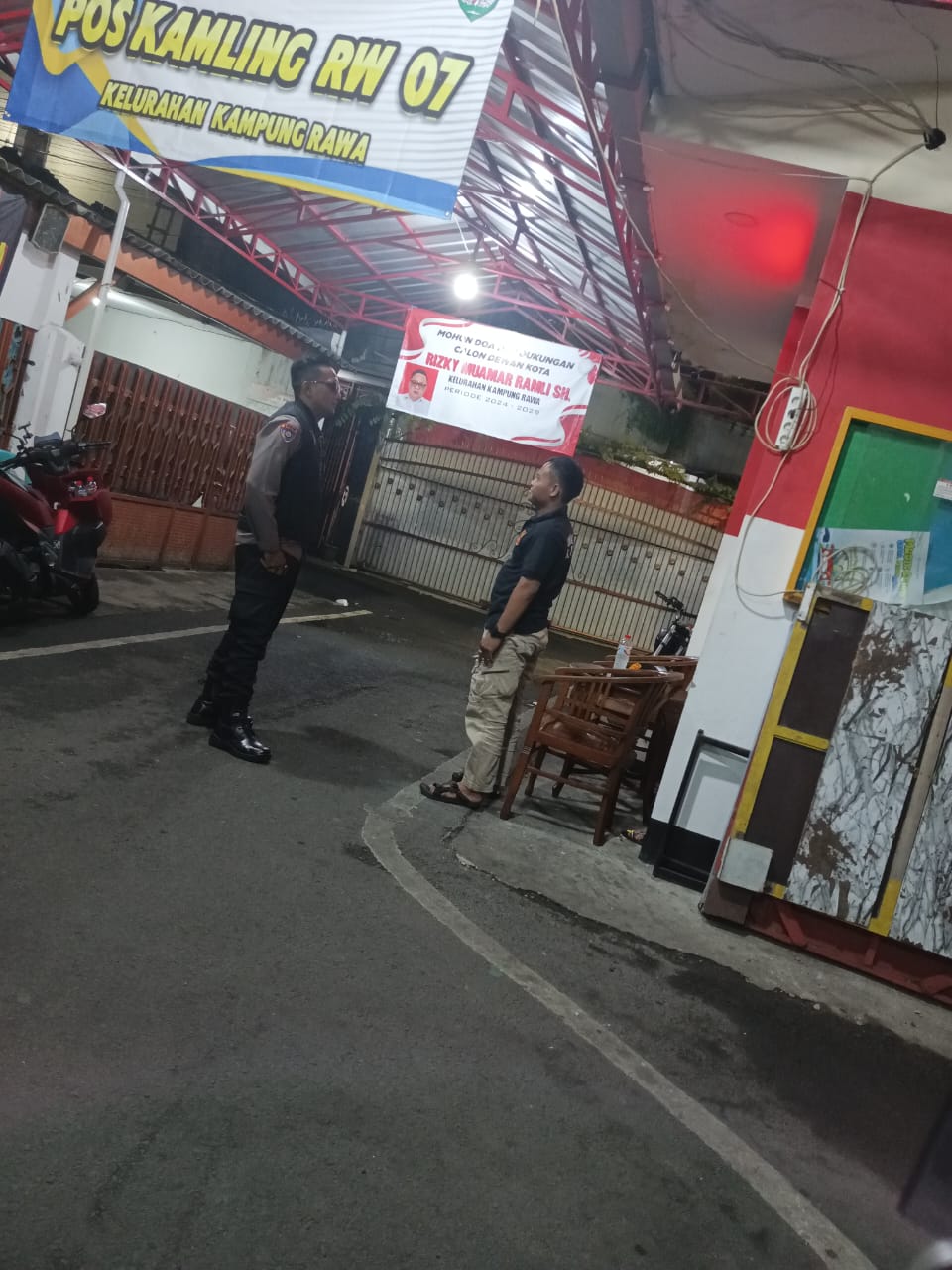Sentuh Poskamling Bhabinkamtibmas Kampung Rawa Himbauan kepada Petugas Kamling
