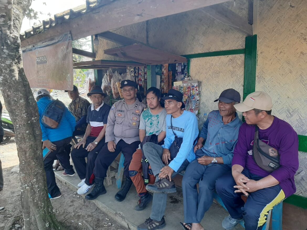 Perkuat Sinergitas, Polsek Cipaku Polres Ciamis Koorkom ke Warga di Desa Bangbayang