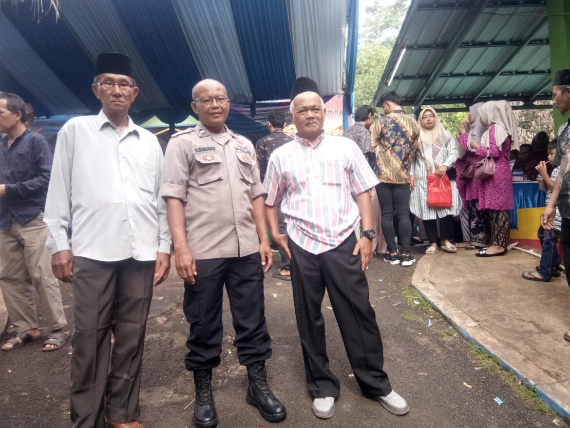 Antisipasi Gangguan Kamtibmas, Polsek Cisaga Polres Ciamis Patroli di Hajatan Warga Danasari