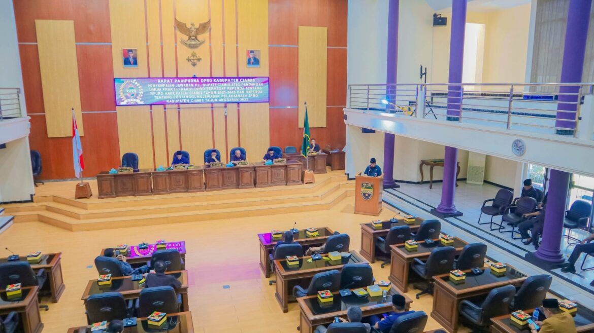 Pj Bupati Ciamis Sampaikan 5 Isu Strategis RPJPD dalam Rapat Paripurna DPRD