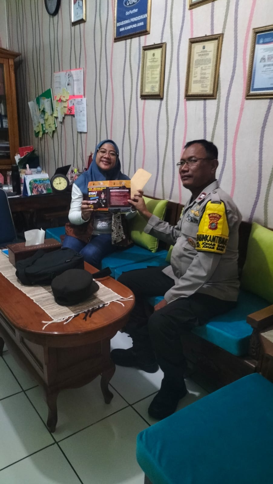 Patroli dan Kunjungan Ke Sekolah SMK Kampung Jawa Bhabinkamtibmas Ajak Stop Bullying dan Stop Tawuran