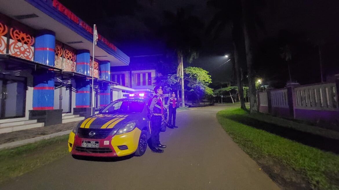 Humanis, Personel Samapta Polres Ciamis Patroli di Simpang Lapang Tenis Beri Imbauan Kamtibmas