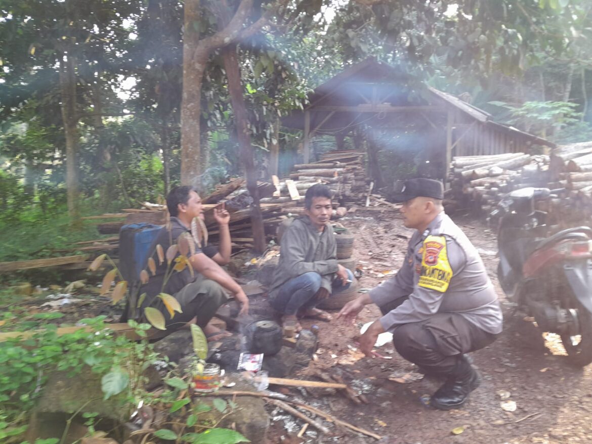 Perkuat Sinergitas, Polsek Cijeungjing Polres Ciamis Koorkom ke Warga Kadugede
