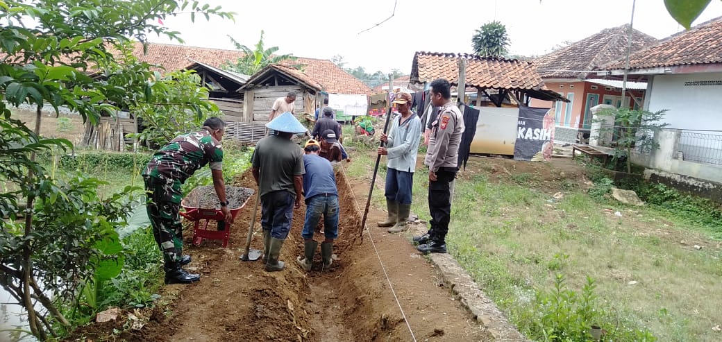 Cipkon, Polsek Cihaubeuti Polres Ciamis Datangi Warga Desa Cijulang Beri Imbauan Kamtibmas
