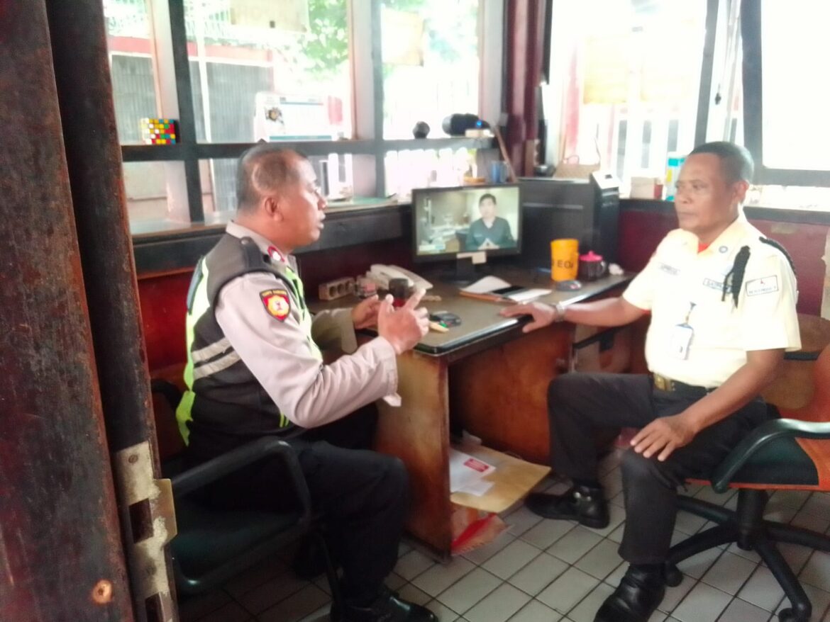 Aiptu Ahmad Zaini Sambang Dan Patroli Dialogis Ke Kantor Telkom OPMC