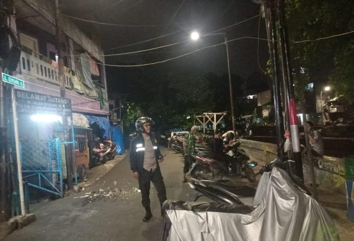 Patroli Malam Antisipasi Rawan Tawuran Warga Jembatan Kali Pasir