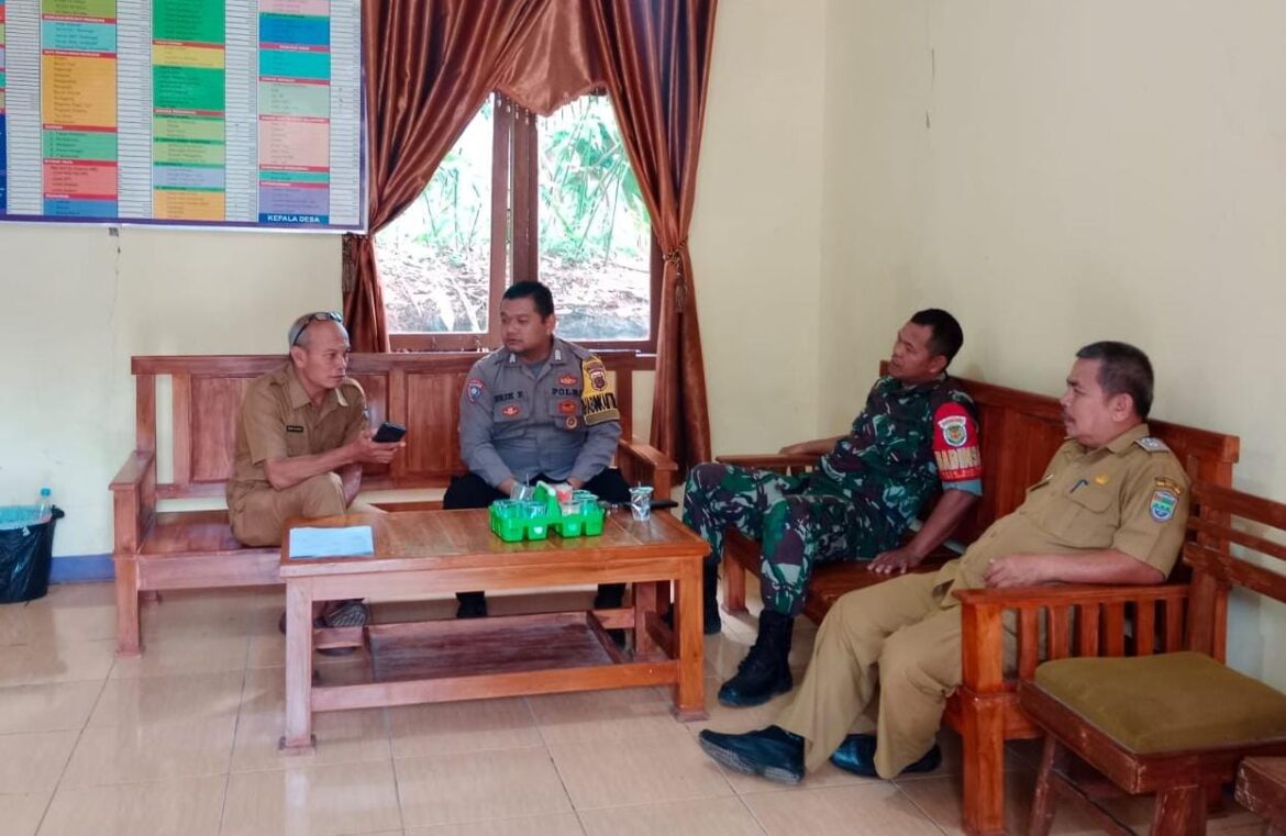 Perkuat Sinergitas, Polsek Sukadana Polres Ciamis Koorkom ke Tokoh di Desa Sukadana Hadapi Pilkada 2024