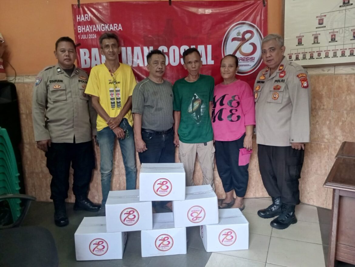 Sambut Hari Bhayangkara Ke-78 Kapolres Metro Jakarta Pusat Gelar Bakti Sosial di Sekretariat RW 011 Kelurahan Mangga Dua Selatan