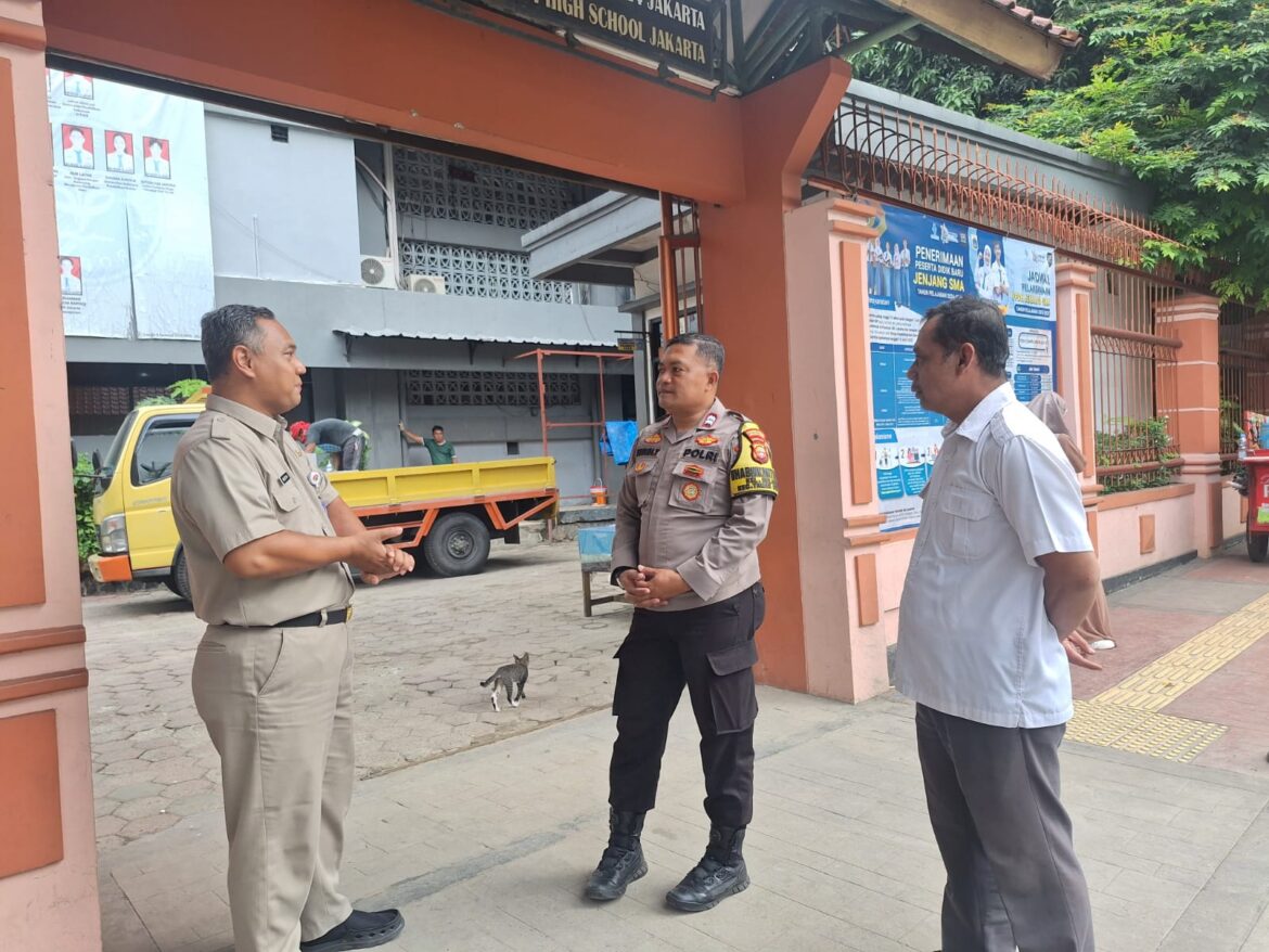 Sambangi Sekolah SMAN 24 Jakarta Oleh Aiptu Teguh Yuliyanto