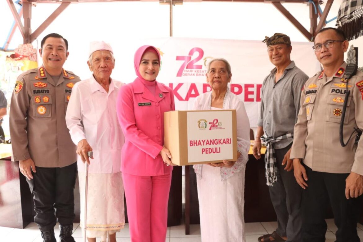 Sambut Hari Bhayangkara Ke-78 Kapolres Metro Jakarta Pusat Gelar Bakti Sosial Religi dan Bhayangkari Peduli di Pura Agung Wira Satya Bhuana