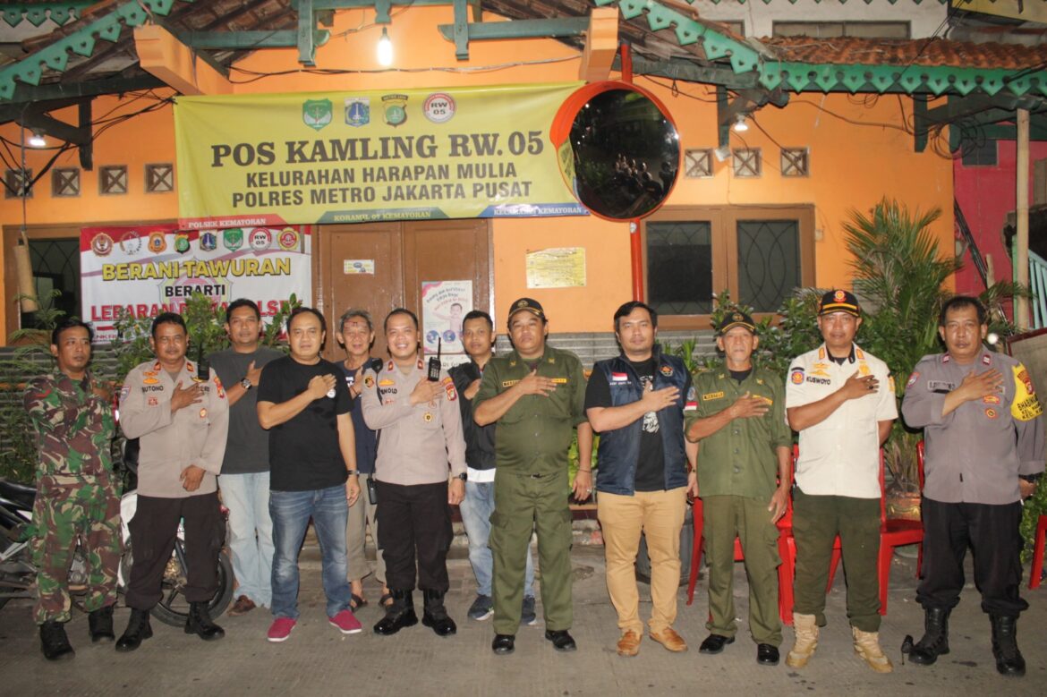 Kapolsek Kemayoran Melaksanakan Kunjungan ke Siskamling di Wilayah Harapan Mulia