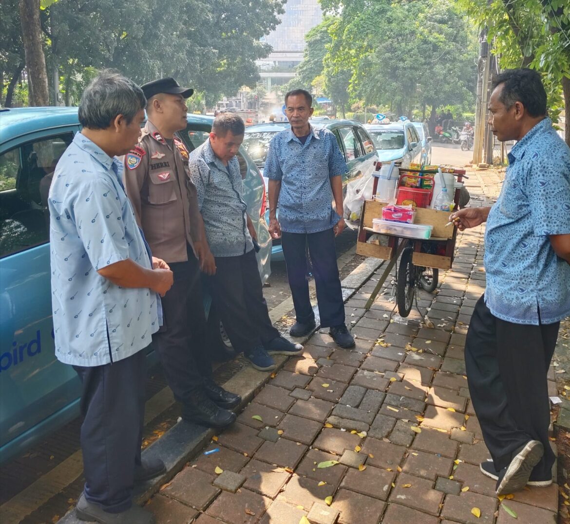 Aiptu Heri Murgianta Sambangi Pangkalan Taksi
