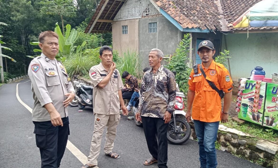 Polsek Ciamis Polres Ciamis Koorkom Bersama Tomas di Mekarjaya Cegah Gangguan Kamtibmas