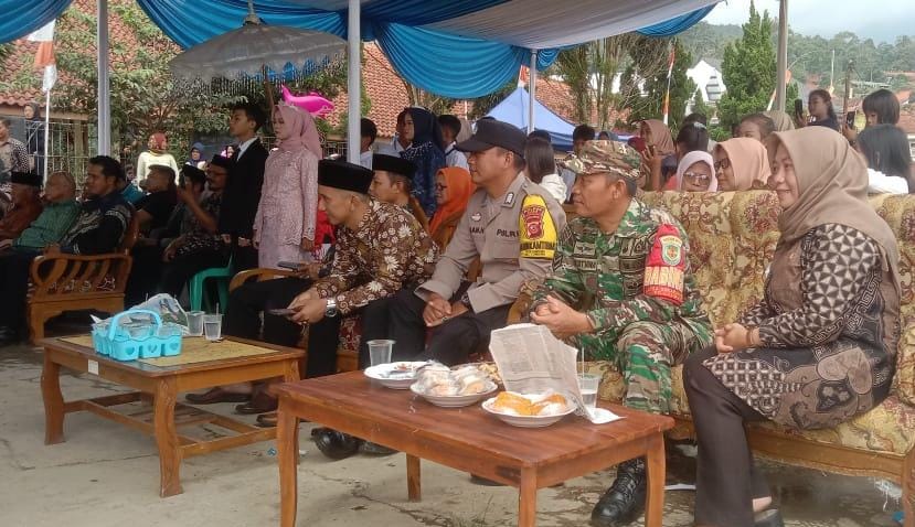 Polsek Kawali Polres Ciamis Hadir dan Monitor Pelepasan Siswa SDN 1 Margamulya