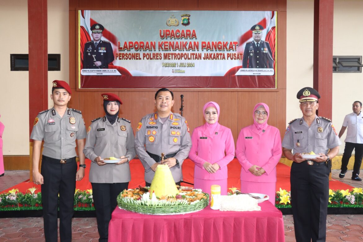 Kapolres Metro Jakarta Pusat Pimpin Upacara Korp Rapot Kenaikan Pangkat