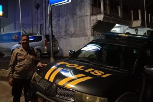Berikan Rasa Nyaman, Tiga Personel Polsek Sukadana Polres Ciamis Patroli Hingga Subuh