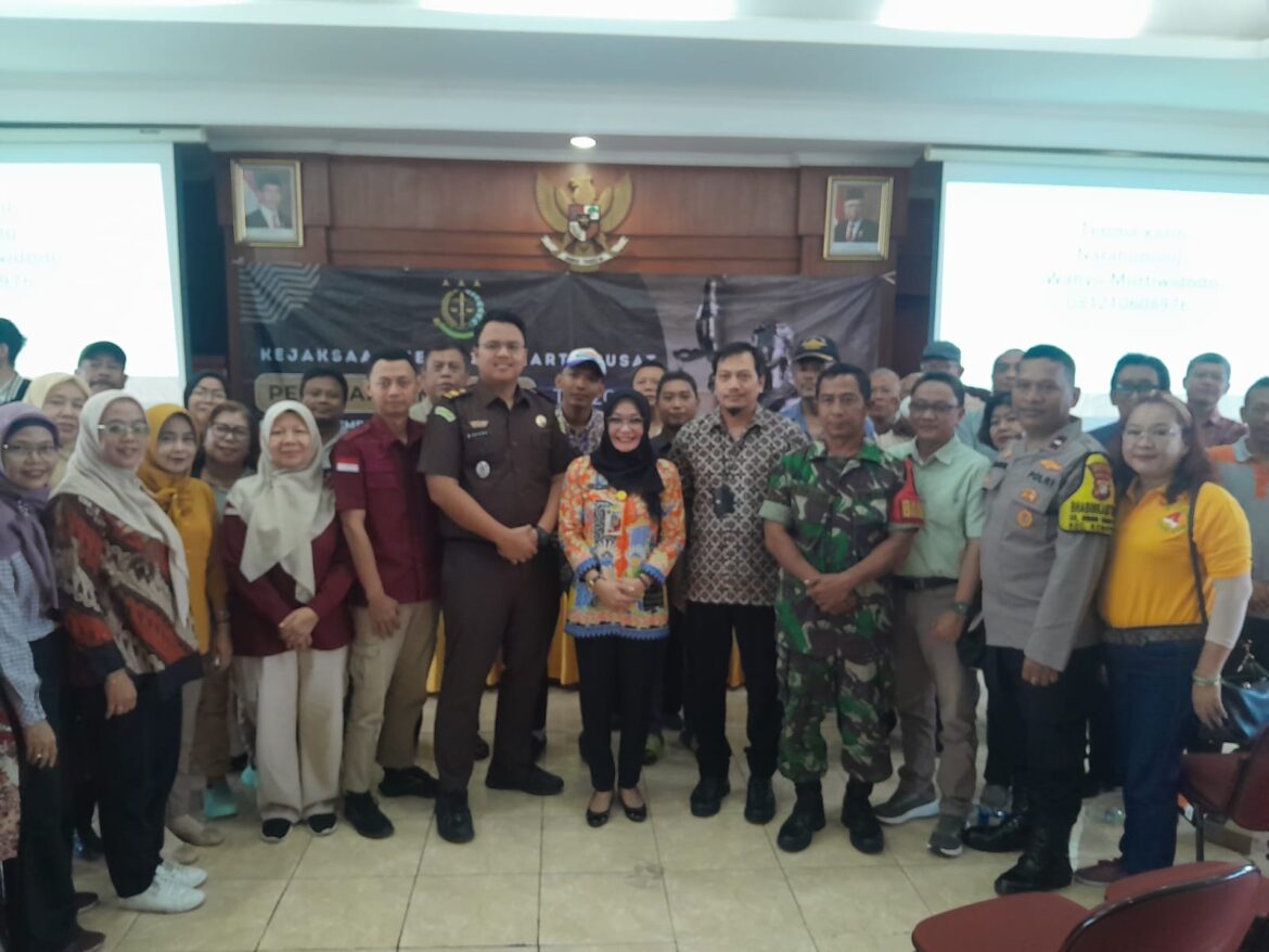Bhabinkamtibmas Kelurahan Gunung Sahari Selatan Menghadiri Sosialisasi Tentang Kelompok Keluarga Sadar Hukum