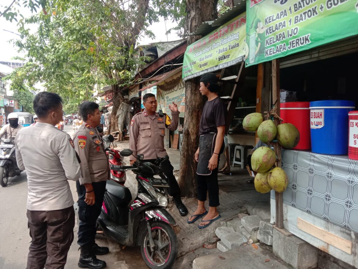 Panit Patroli Polsek Kemayoran Berikut Anggota Melaksanakan Kegiatan Sambang Dan Patroli Dialogis