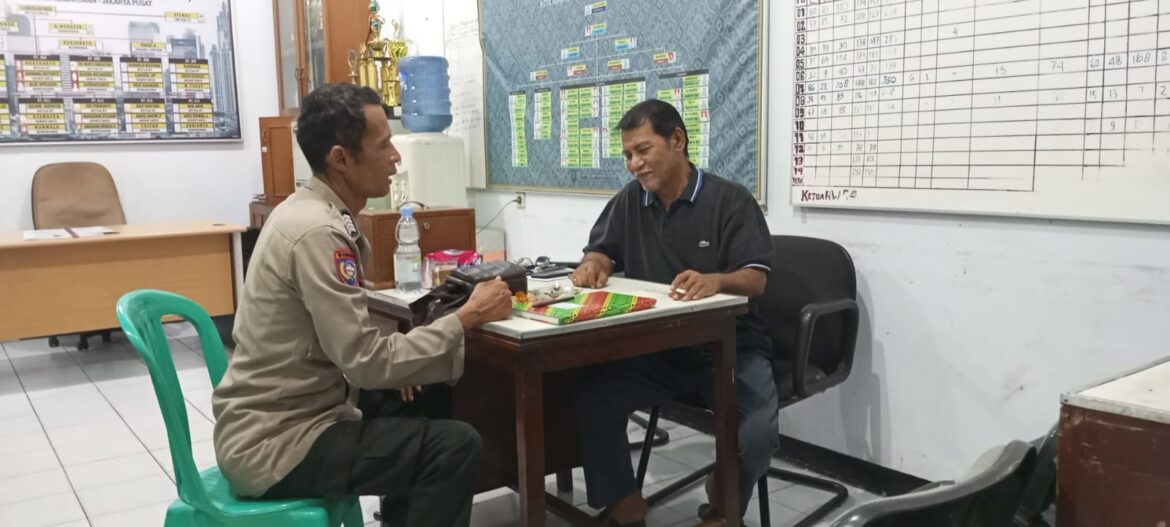 Bhabinkamtibmas Kelurahan Utan Panjang Melaksanakan Sambang Dan Patroli Dialogis