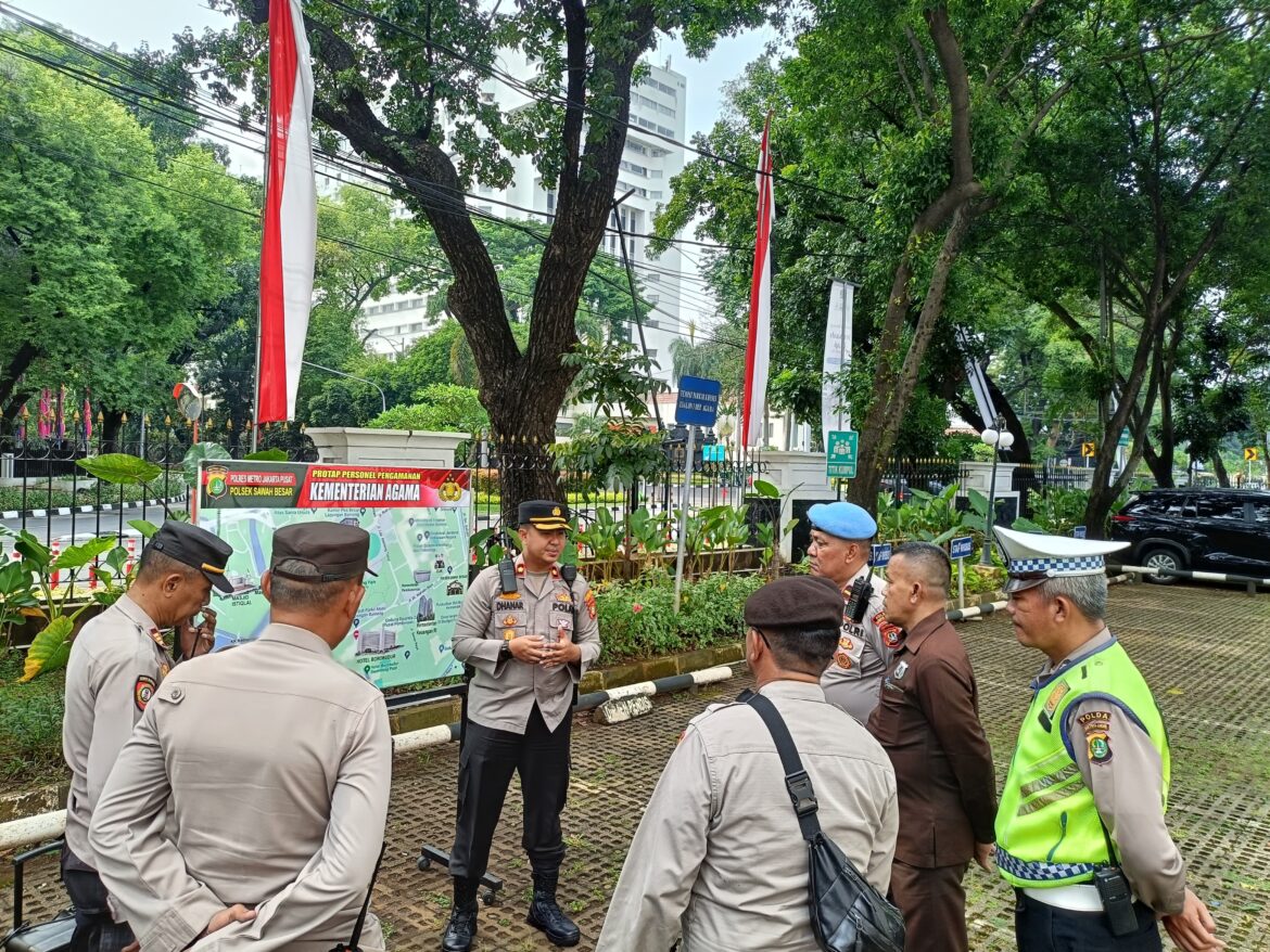 Kapolsek Sawah Besar Amankan Aksi Unras di Kementrian Agama