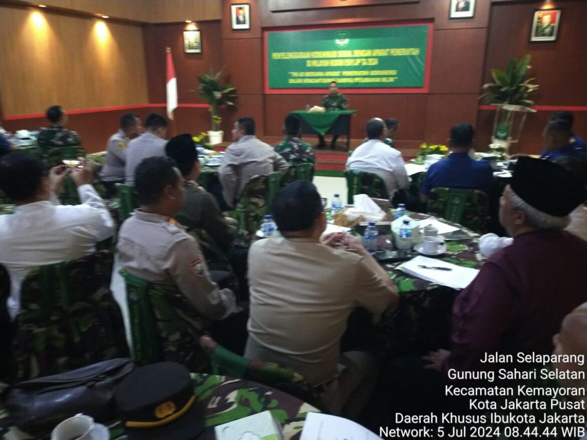 Kanit Binmas Pendampingan Bhabinkamtibmas Galur Menghadiri Rapat Komsos