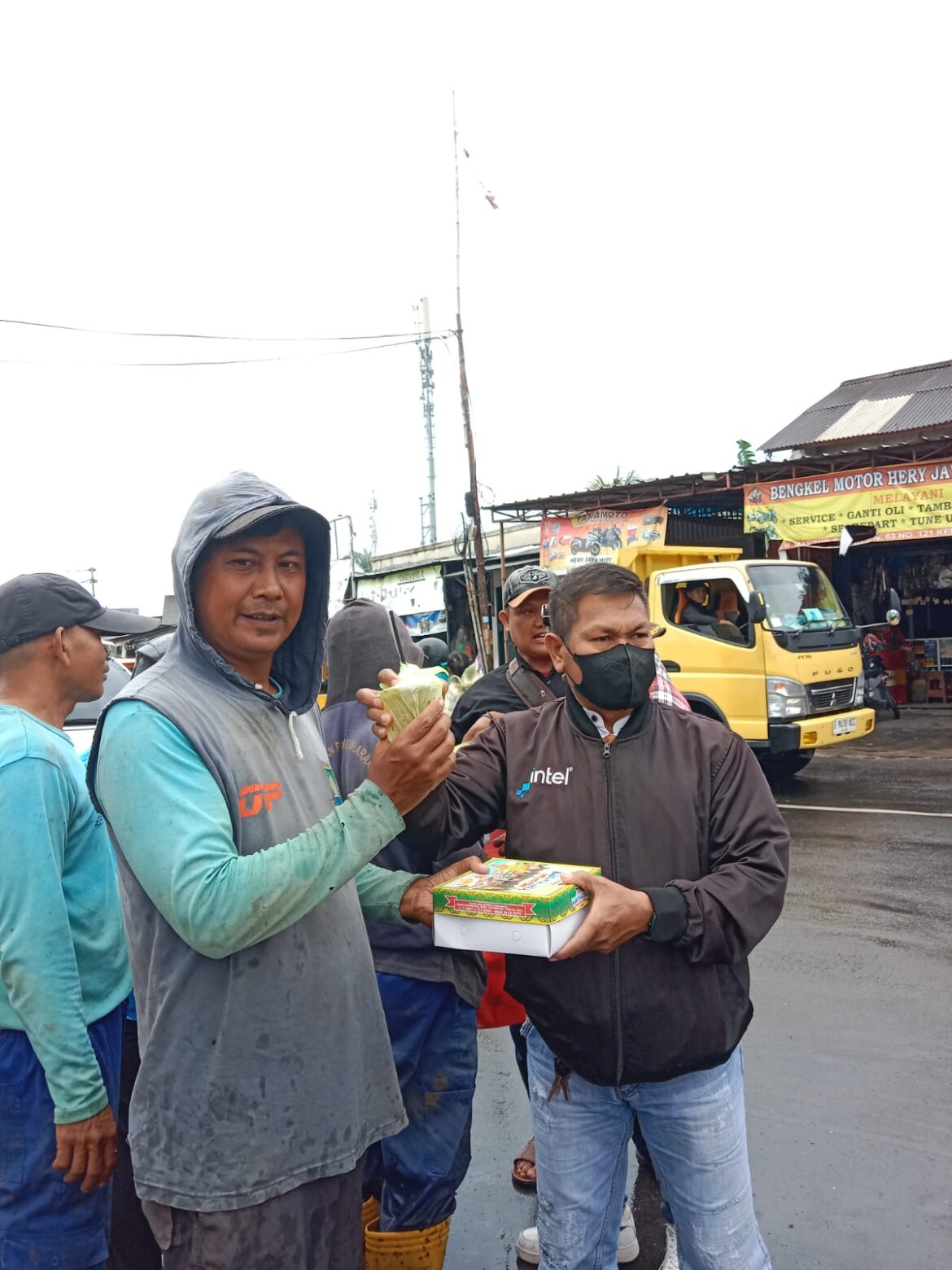 Hujan Deras Tak Menyurutkan Semangat FWJI TangKot Jum’at Berkah