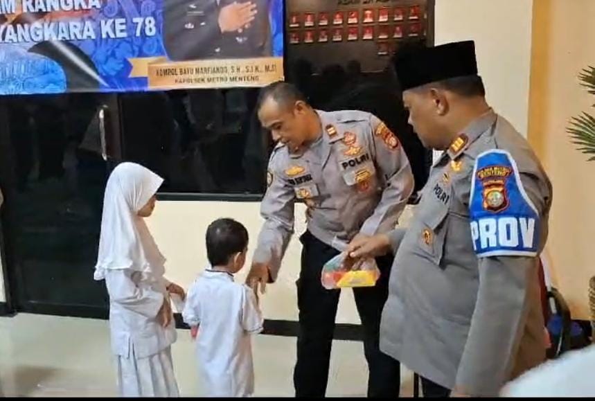 Polsek Metro Menteng Santuni Anak Yatim Piatu
