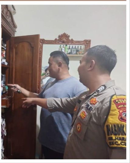 Polsek Cibinong Bersama Team INAFIS Polres Bogor Cek Olah TKP dan Lakukan Penyelidikan Lanjut Terkait Adanya Perampokan Rumah