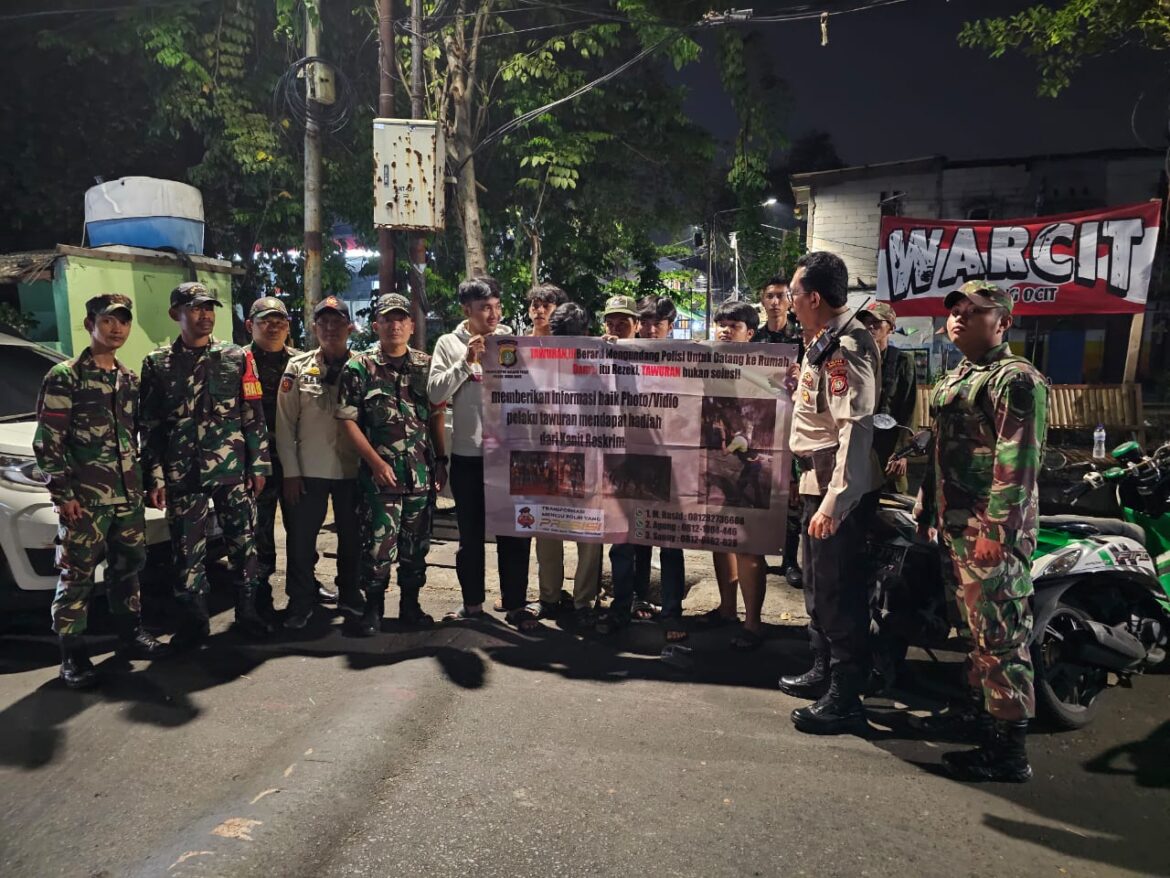 Patroli Gabungan Tiga Pilar Polsek Johar Baru Edukasi dan Sosialisasi Cegah Gangguan Kamtibmas Tawuran Warga