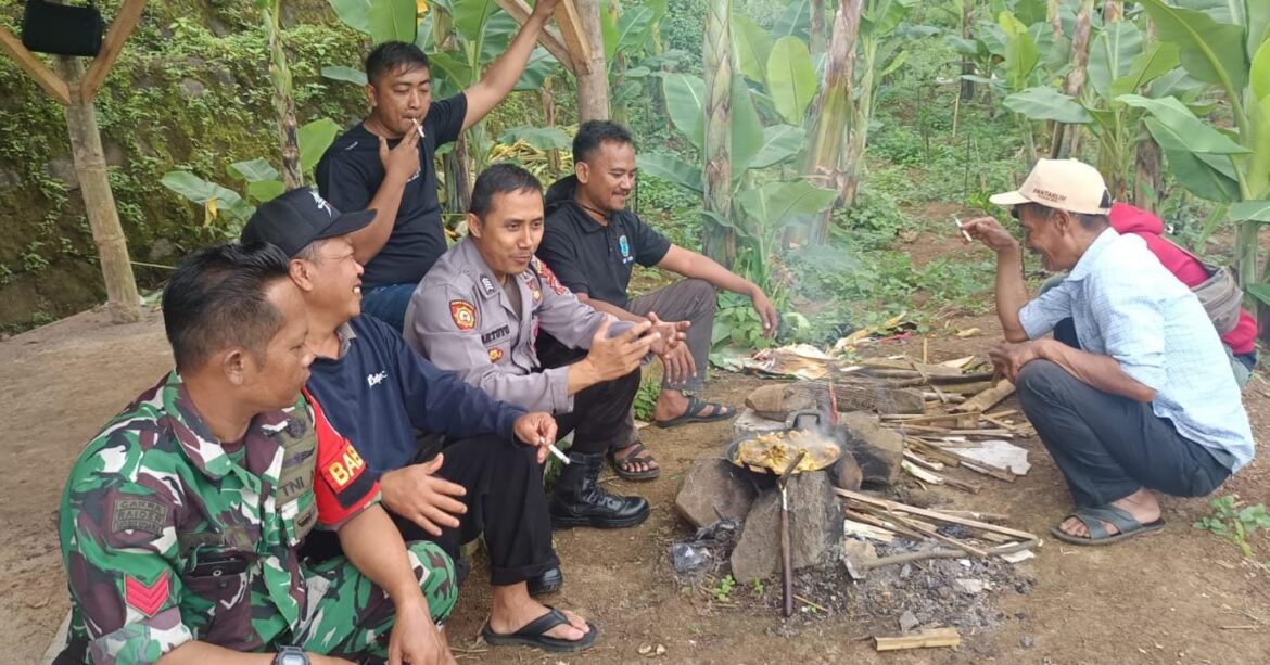 Dekatkan Polri Bersama Masyarakat, Bhabinkamtibmas Sambangi Warga