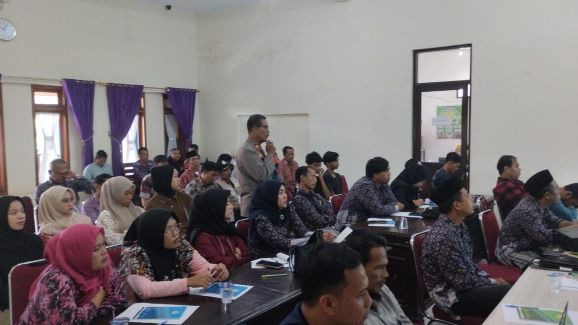 Perkuat Sinergitas, Polsek Cijeungjing Polres Ciamis Koorkom ke Warga Desa Kertaharja