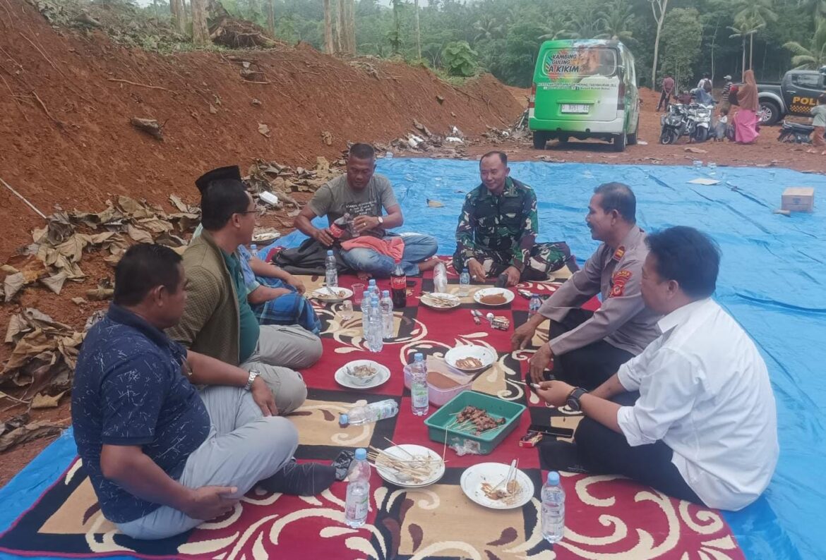 Kapolsek Ngobrol Bareng Warga Cijeungjing Terkait Kondusifitas Pilkada dan Bahaya Judi Online