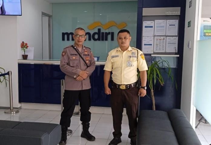 Sambang dan Korkom Kamtibmas oleh Polsek Rancah di Bank KCP Mandiri