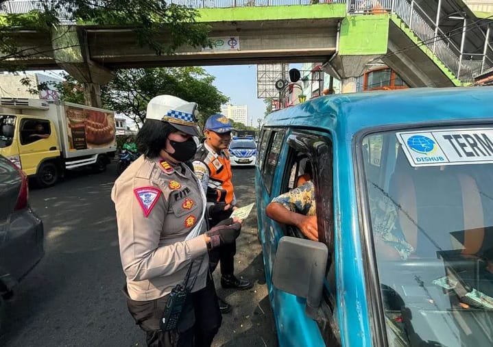Antisipasi Kemacetan, Sat Lantas Polres Metro Depok Tindak Angkot yang Ngetem Sembarangan