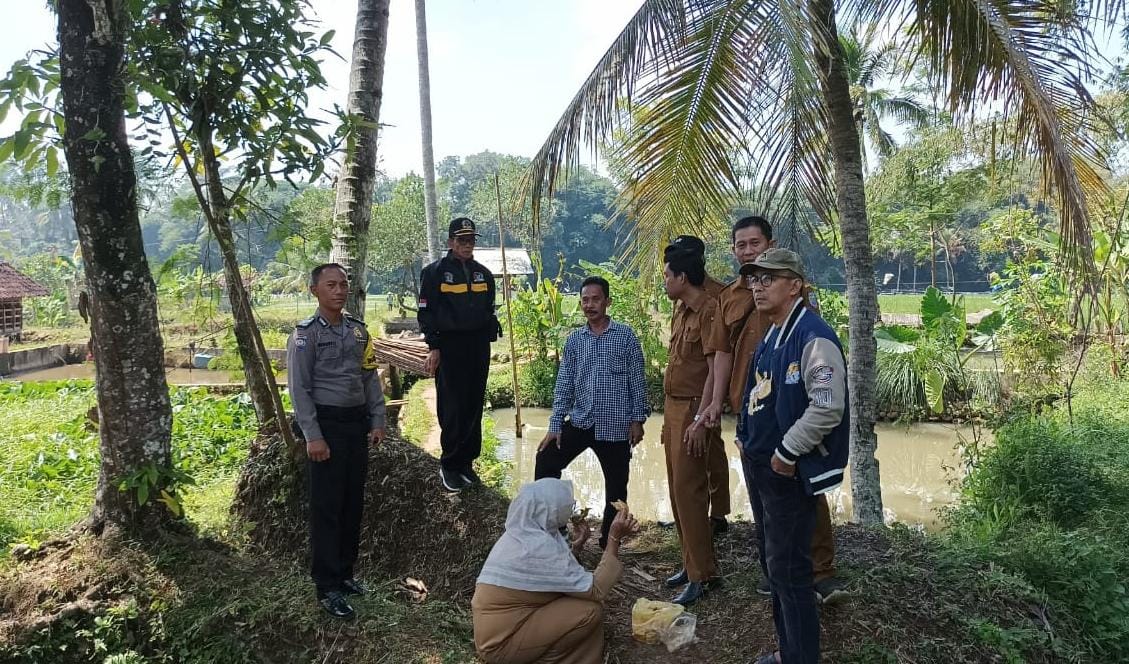 Polsek Ciamis Polres Ciamis Monitoring Progran Rutilahu di Desa Imbanagara Ciamis