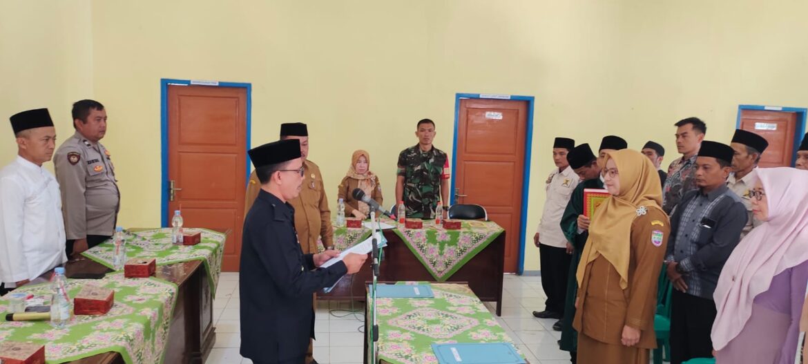 Polsek Kawali Polres Ciamis Hadir Proses Pelantikan Perangkat Desa Mulyasari Jatinagara
