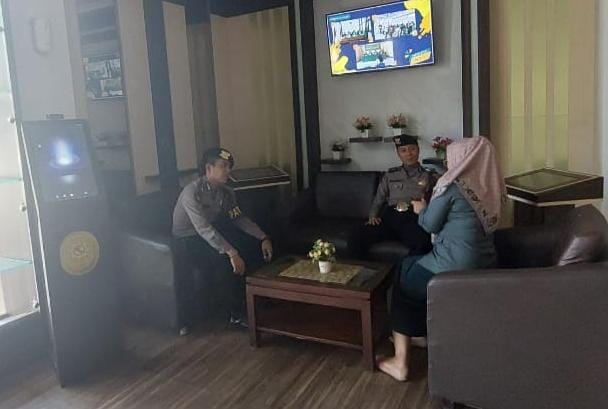 Tiga Personel Samapta Patroli Dialogis Sasar Kantor Pengadilan Agama Beri Imbauan Kamtibmas