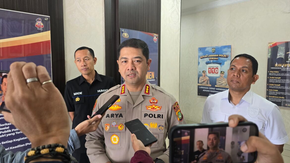 Kapolres Metro Depok Kombespol Arya Perdana Sh., SIK., Msi Berikan Keterangan Terkait Penangkapan Pelaku Tindak Pidana Persetubuhan dan Perbuatan Cabul Terhadap Anak Dibawah Umur