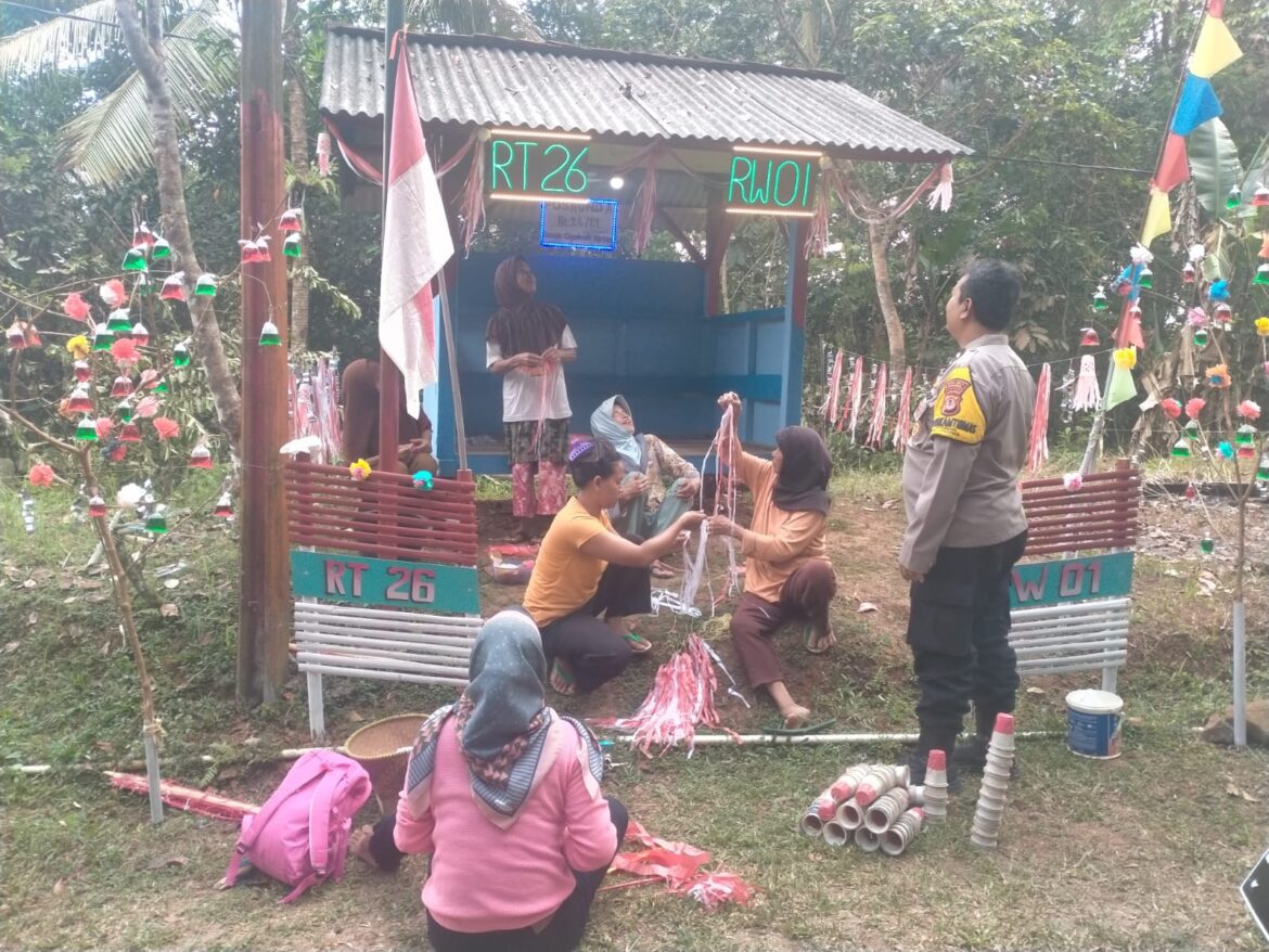 Perkuat Sinergitas, Polsek Sukadana Polres Ciamis Koorkom ke Warga Desa Ciparigi Soal Judol