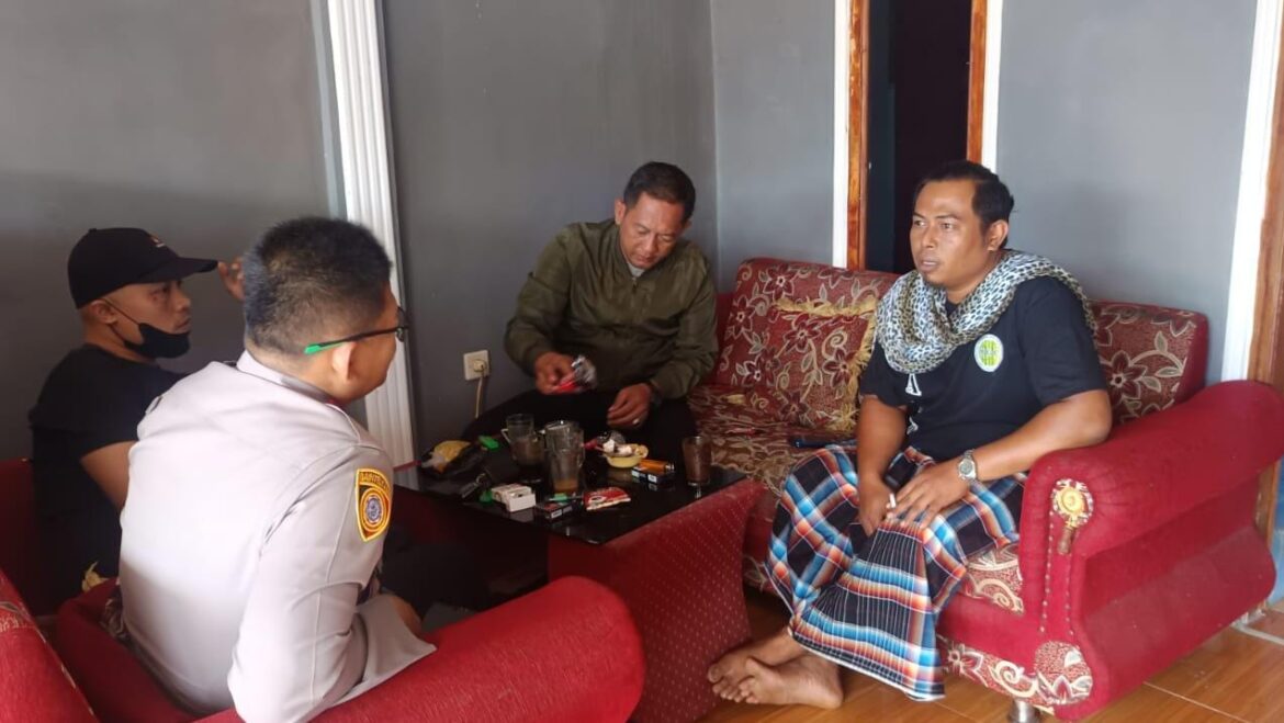 Kapolsek Cihaurbeuti Koorkom Bareng Warga Desa Padamulya Wujudkan Situasi Kamtibmas Kondusif