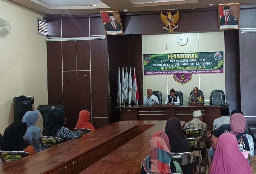 Polsek Ciamis Siagakan Personel Pengamanan Distribusi BLT DD di Desa Sadananya