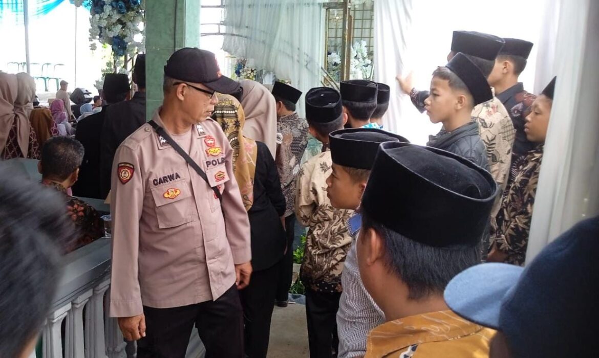 Cipkon, Polsek Rancah Polres Ciamis Datangi dan Pengamanan Kegiatan Hajatan Warga di Desa Dadiharja