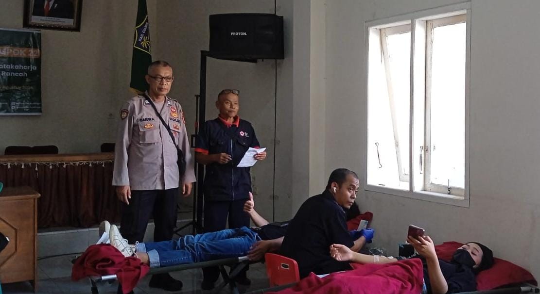 Polsek Rancah Polres Ciamis Monitoring Kegiatan KKN Mahasiswa UNIKU di Desa Patakaharja