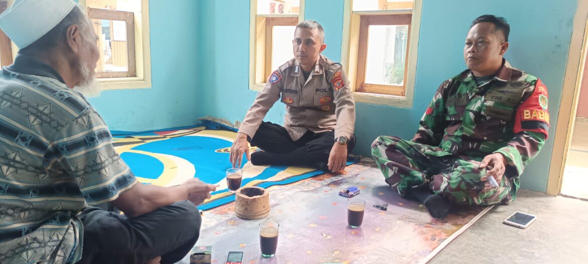 Humanis, Polsek Cihaurbeuti Polres Ciamis Patroli Dialogis Beri Imbauan Kamtibmas ke Toga Cijoho